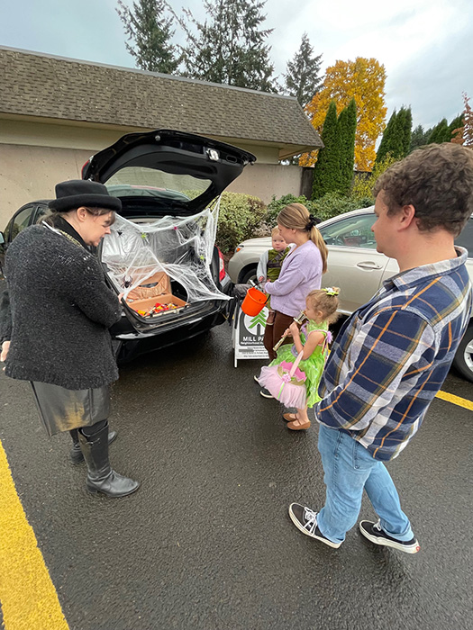 Kids participating in Trunk or Treat